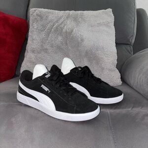 🖤Puma Classic Black Sneakers🖤